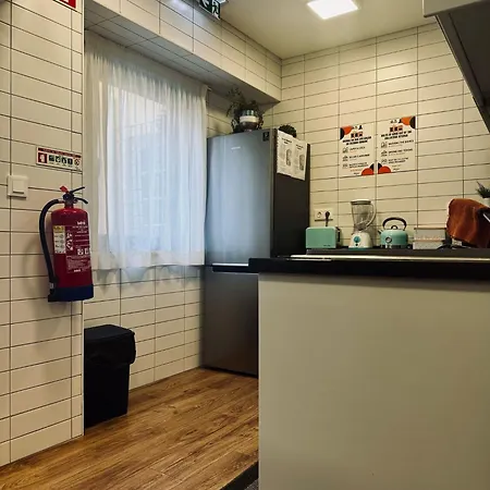 Vandrerhjem Alianca Cafe & *