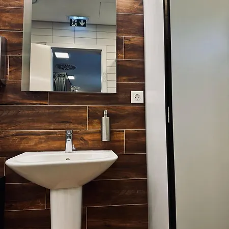 Alianca Cafe & Vandrerhjem *